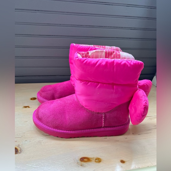 UGG girls bailey bow maxi boots size 3 US 1130756T suede, bright pink, majenta - Picture 4 of 9